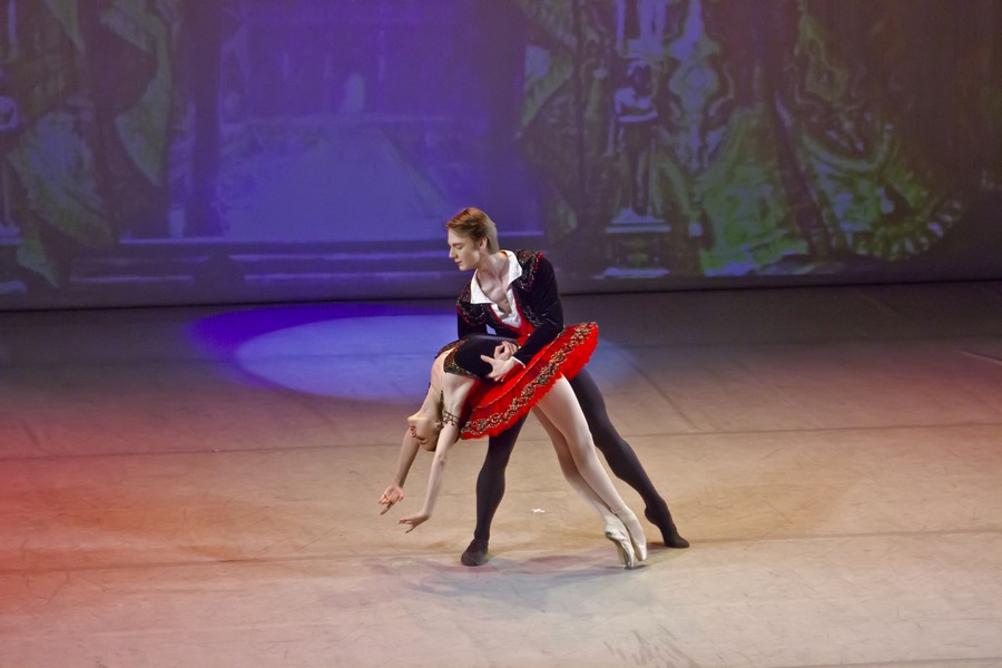 GRAND PAS из балета Дон Кихот Нина Саляхова и Матвей Никишаев